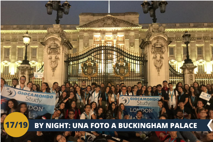 LONDON BY NIGHT: un salto all'Hard Rock Cafè Store a Piccadilly Circus e poi ammireremo Buckingham Palace di notte!