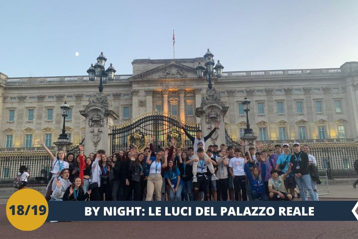 LONDON BY NIGHT: una fantastica escursione notturna per ammirare il Buckingham Palace sotto una luce diversa! E chiacchierare con i tuoi nuovi amici al famosissimo St. James Park!