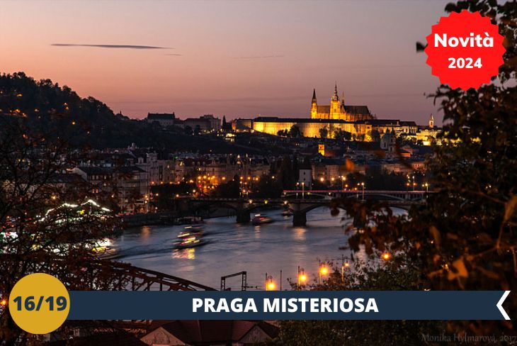 PRAGA BY NIGHT: Praga città di leggende e misteri. Lasciatevi guidare tra i vicoli della Città Vecchia per scoprire le storie misteriose e leggende che popolano Praga da secoli. Un emozionante tour serale per fare il bagno nella mitologia gotica della "città dalle mille anime".